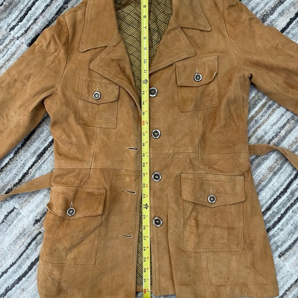 Gorgeous vintage leather lined belted jacket - Picture 8 of 13